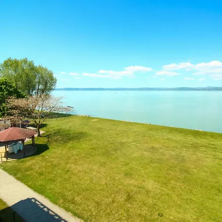 992 - Balatonoszoedoen Koezvetlen Vizparti, Teljes Panoramas 公寓 鲍洛托内瑟德