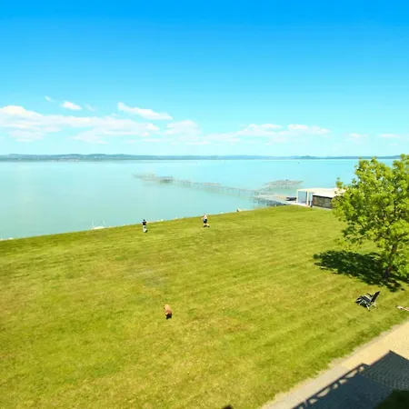 992 - Balatonőszödön Közvetlen Vízparti, Teljes Panorámás Balatonőszöd