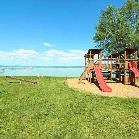 992 - Balatonőszödön Közvetlen Vízparti, Teljes Panorámás Apartman